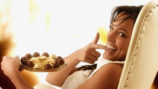 Santa dieta! Estudo diz que comer doces ajuda a emagrecer