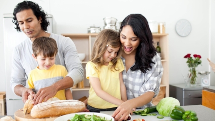 Pai que participa de criação gera filhos mais inteligentes e felizes, diz estudo