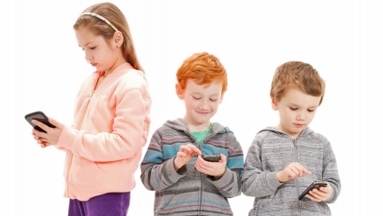Vício em celular causa mais problemas do que você imagina.