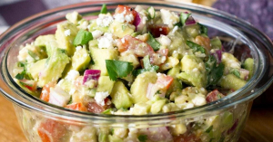 Aprenda a fazer salada de abacate.